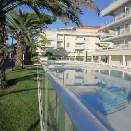 Stunning Three Bedroom On Seafront In With Panoramic Sea Views 399 Appartement