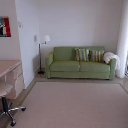 Stunning Three Bedroom On Seafront In With Panoramic Sea Views 399 Appartement