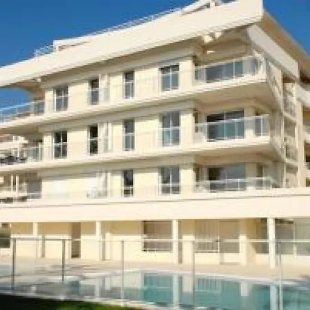 Appartement Stunning Three Bedroom On Seafront In With Panoramic Sea Views 399 Cannes